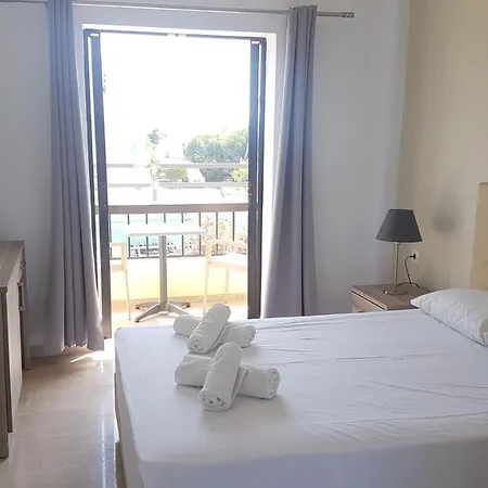 Prassino Nissi מלון 2*