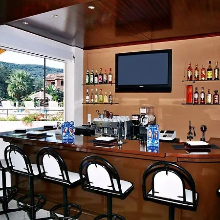 Hotel Prassino Nissi 2*